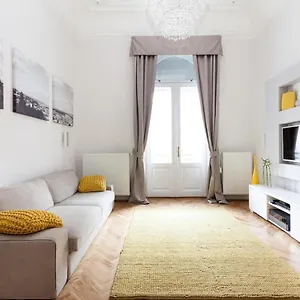 Bpr Sophisticated Astoria With Balcony Boedapest